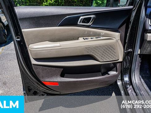 Used 2025 Kia Carnival FWD image 38