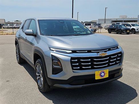 Used 2026 Chevrolet Equinox LT FWD image 6
