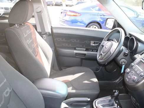 Used 2012 Kia Soul + FWD image 11