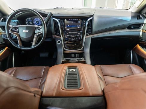 Used 2019 Cadillac Escalade Luxury AWD/4WD image 35