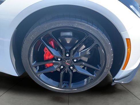 Used 2019 Chevrolet Corvette Stingray Coupe w/ Carbon Flash Badge Package RWD image 27