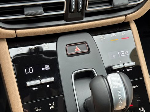 Used 2025 Porsche Macan image 24