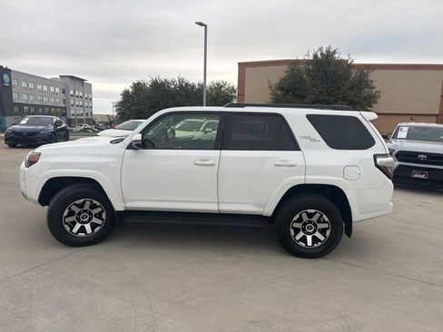 Used 2024 Toyota 4Runner TRD Off-Road Premium image 2