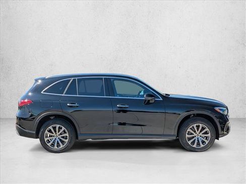 Used 2023 Mercedes-Benz GLC 300 4MATIC image 4