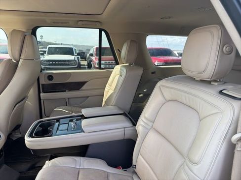 Used 2019 Lincoln Navigator L Reserve image 15