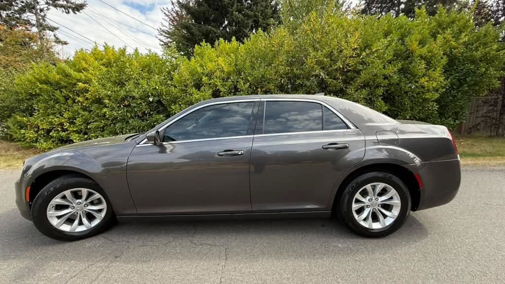 Used 2016 Chrysler 300 Limited RWD image 22