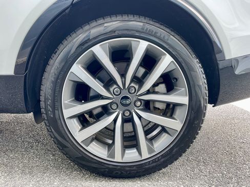 Certified 2025 Land Rover Discovery Dynamic SE AWD/4WD image 10