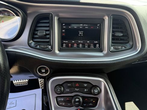Used 2019 Dodge Challenger R/T RWD image 9