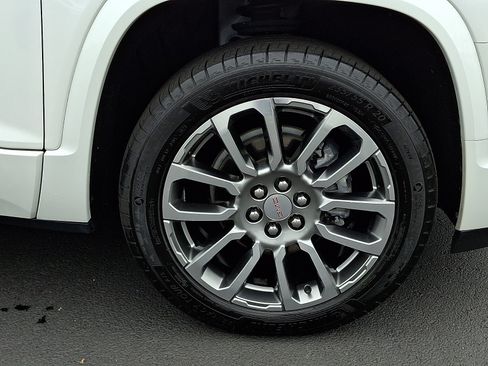 Used 2022 GMC Acadia Denali w/ Denali Ultimate Package FWD image 8