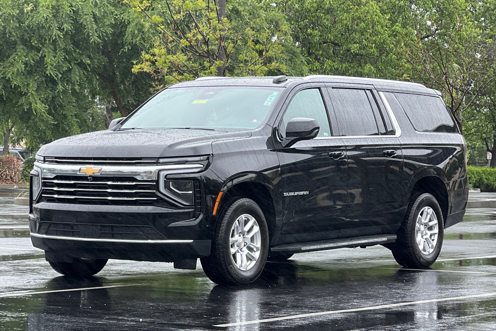 Used 2025 Chevrolet Suburban LT AWD/4WD image 16