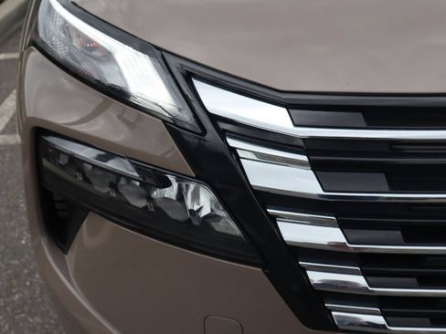 Certified 2025 Nissan Rogue SV AWD/4WD image 12