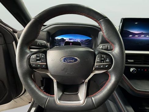 Used 2025 Ford Explorer ST-Line w/ ST-Line Street Pack image 15