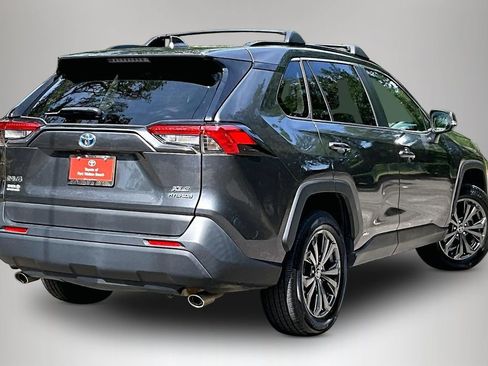 Used 2022 Toyota RAV4 XLE Premium AWD/4WD image 5