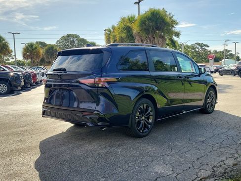 New 2026 Toyota Sienna XSE FWD image 4