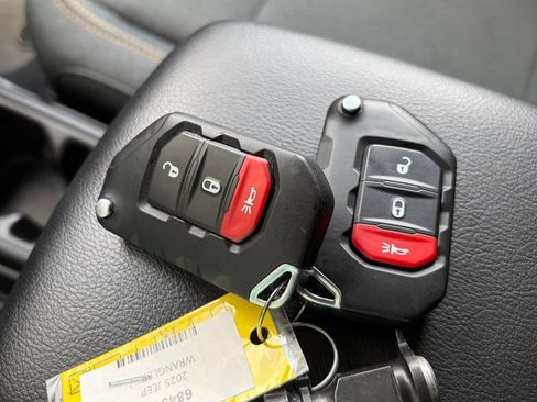 Used 2025 Jeep Wrangler Sport AWD/4WD image 22