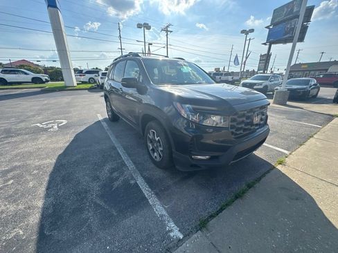 Used 2023 Honda Passport TrailSport image 3