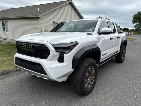 Certified 2025 Toyota Tacoma Trailhunter image 7