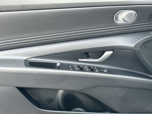 Used 2025 Hyundai Elantra SEL image 10