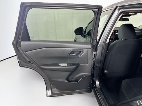 Used 2024 Nissan Rogue S AWD/4WD image 25