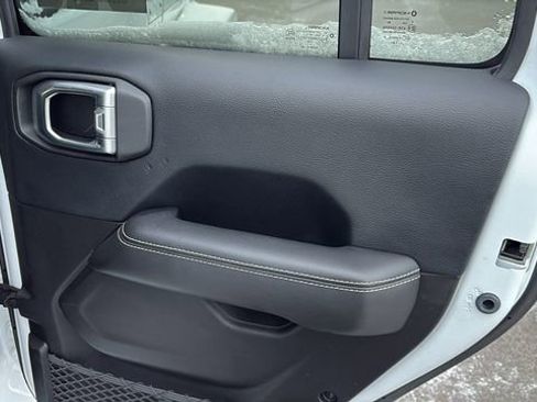 Used 2019 Jeep Wrangler Unlimited Sahara image 26