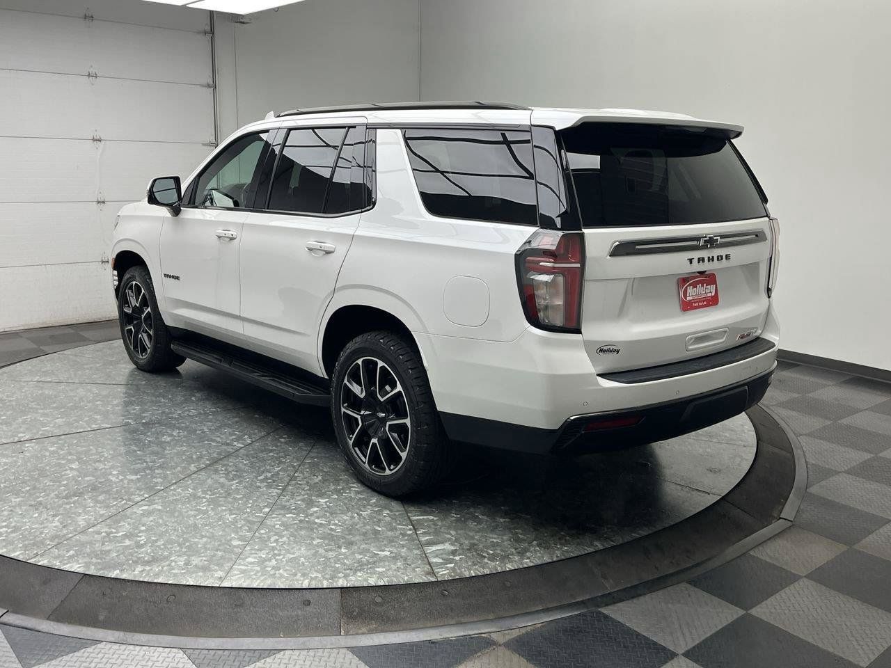 Used 2022 Chevrolet Tahoe RST w/ Luxury Package AWD/4WD image 2