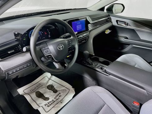 Used 2025 Toyota Camry LE w/ Convenience Package AWD/4WD image 9