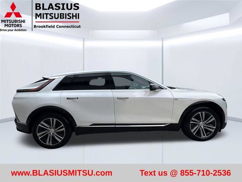 Used 2024 Cadillac Lyriq Luxury AWD/4WD image 7