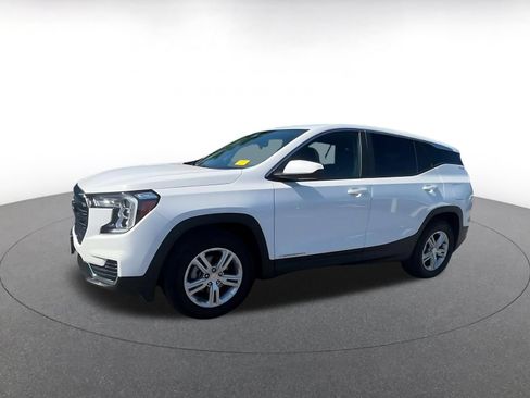 Used 2024 GMC Terrain SLE FWD image 8