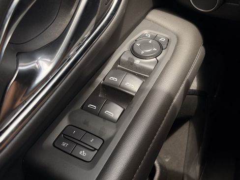Used 2024 Chevrolet Tahoe LT RWD image 18