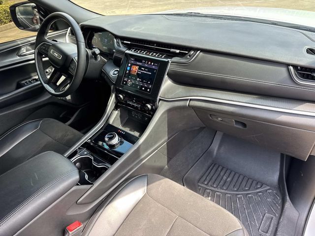 Used 2023 Jeep Grand Cherokee L Laredo RWD image 16