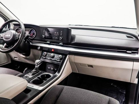 Used 2024 Kia Carnival LX FWD image 16