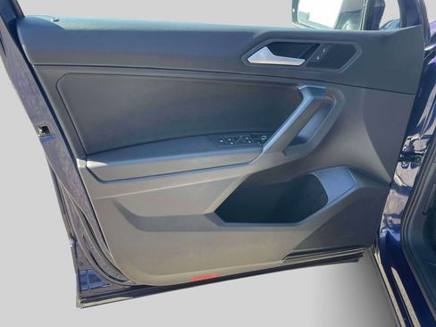 Used 2021 Volkswagen Tiguan SE image 17