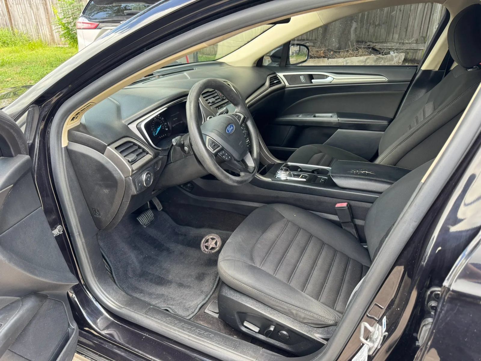 Used 2019 Ford Fusion SE FWD image 16