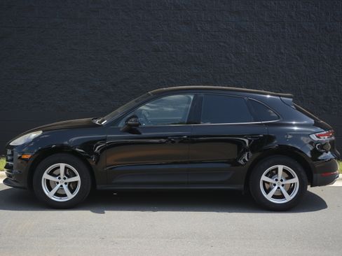 Certified 2019 Porsche Macan AWD/4WD image 2
