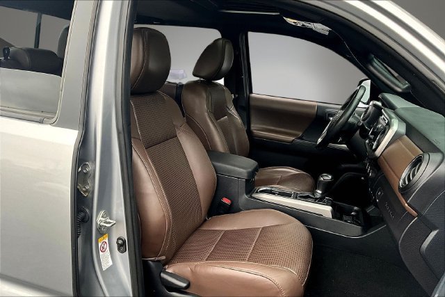 Used 2018 Toyota Tacoma Limited AWD/4WD image 30