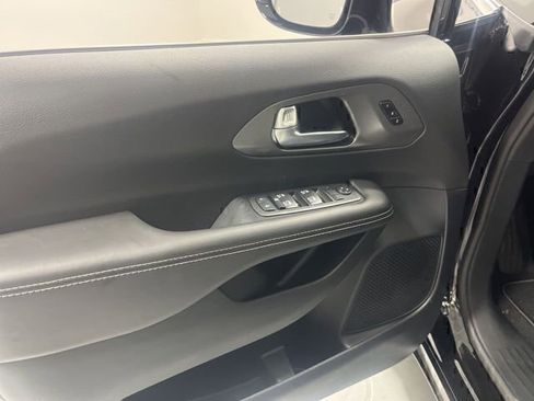 New 2026 Chrysler Pacifica Select image 6