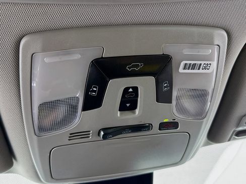 Used 2018 Toyota Sienna Limited FWD image 13