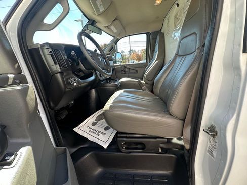 Used 2021 GMC Savana 3500 Extended w/ Power Convenience Package image 15