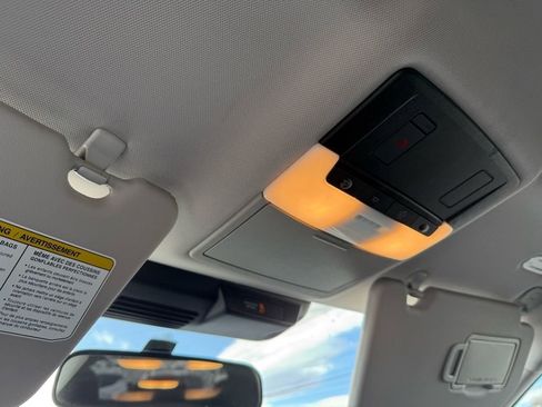 Used 2024 Mitsubishi Outlander SE image 28