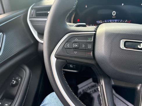 Used 2024 Jeep Grand Cherokee Laredo X image 24