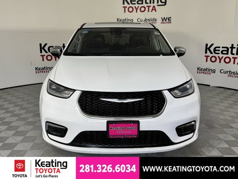Used 2023 Chrysler Pacifica Limited FWD image 10