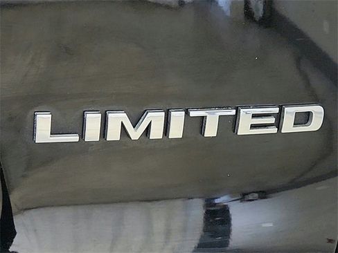 Used 2019 Jeep Cherokee Limited w/ Technology Group image 31