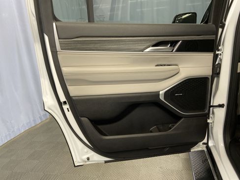 Used 2024 Jeep Wagoneer Series II w/ Flexible Seating Group image 28