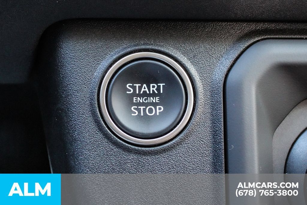 Used 2023 Land Rover Defender 130 SE AWD/4WD image 29
