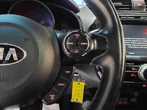 Used 2014 Kia Soul ! w/ Sun & Sound Package FWD image 26