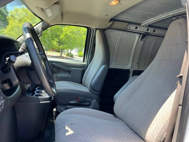 Used 2016 Chevrolet Express 2500 RWD image 12