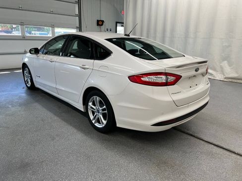Used 2016 Ford Fusion SE FWD image 6