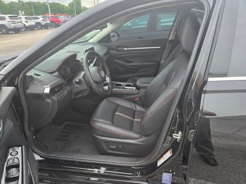 Used 2025 Nissan Altima 2.5 SR AWD/4WD image 6