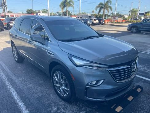 Used 2023 Buick Enclave Essence w/ Experience Buick Package FWD image 3