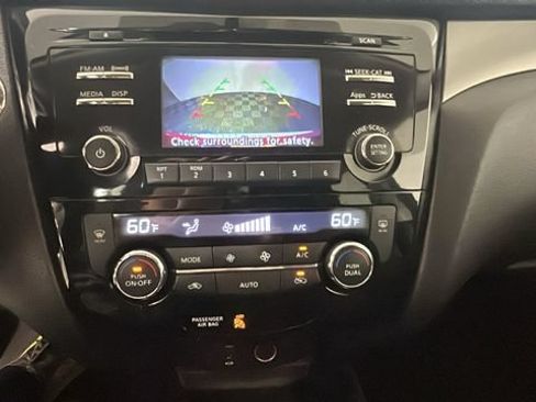 Used 2015 Nissan Rogue SV AWD/4WD image 25